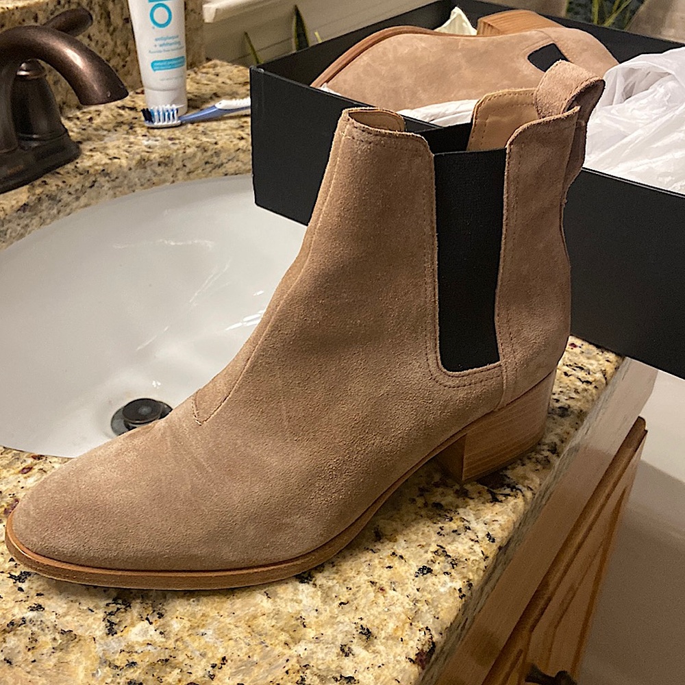 Lightly worn! Awesome rag & bone boots